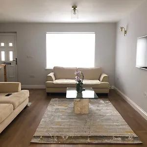 Guest house Cozy House With Free Parking & Wifi Near Maryland Station, London